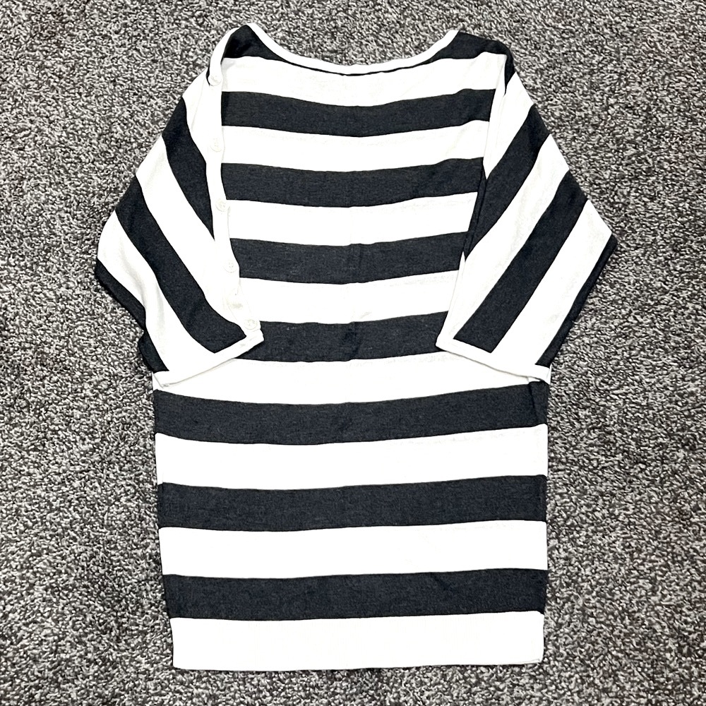 Express Sweater - Picture 2 of 4